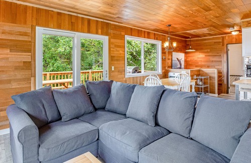 Tolovana Park House | Dog-friendly coastal home w/ private hot tub, WiFi, private washer/dryer, grill
