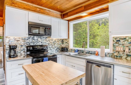 Tolovana Park House | Dog-friendly coastal home w/ private hot tub, WiFi, private washer/dryer, grill