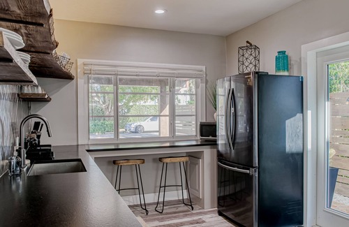 Poiciana Park II Apartment | Dog-friendly duplex with shared enclosed yard - central AC & free WiFi