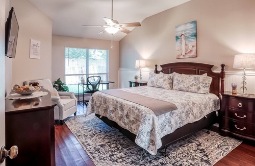 Golden Glades - The Woods House | Dog-friendly home with fast WiFi, central AC, community pool - snowbirds welcome