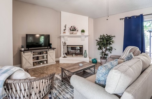 Golden Glades - The Woods House | Dog-friendly home with fast WiFi, central AC, community pool - snowbirds welcome