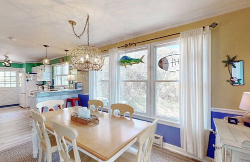 Indiantown Shores House | Dog-friendly House w/Water View, Free WiFi, AC, Private Hot Tub