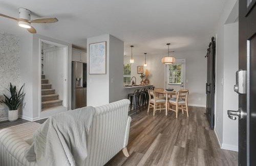 Whitemarsh Island House | Dog Friendly Island Retreat Close to City and Beach