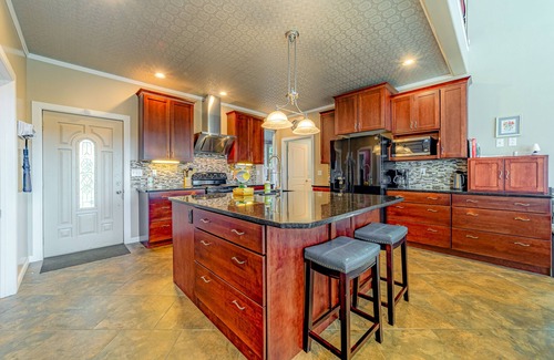 Gold Beach House | Dog-friendly ocean view home with WiFi, remote work spaces, and washer/dryer