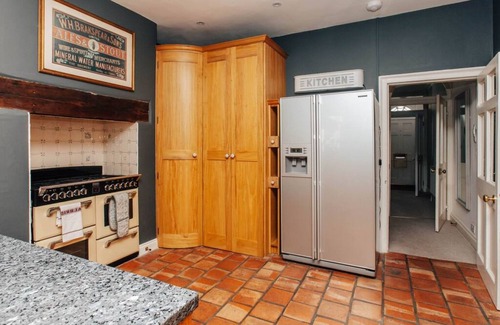 Henley-on-Thames House | Dolls House - Luxury Townhouse - From 400 Per Night