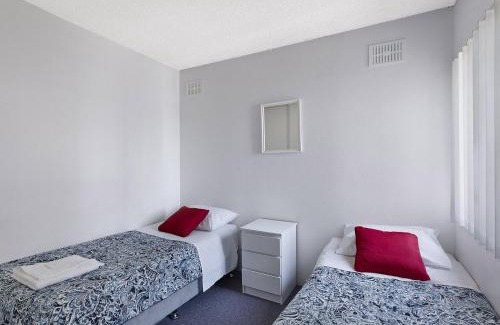 The Entrance Apartment | Dolphin Court 6