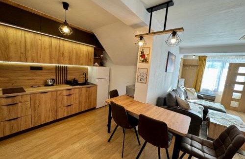 Velky Slavkov Apartment | Domček pod lesom