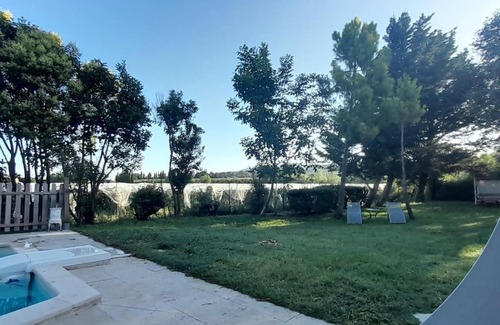 Lagnes Bed & Breakfast | Domaine Les Peupliers. Chambre Manon