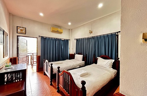 Vang Vieng Hotel | Domon Riverside Hotel