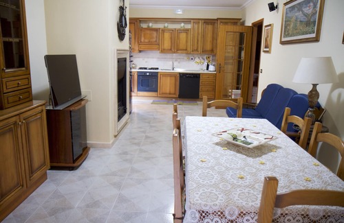 Cerreto Apartment | Domus Palombi - Large apartment 200 m from the station and 700 m from the sea