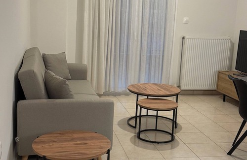Larissa Apartment | Domus Philippi–Spacious Stay the Heart of Larisa, Perfect for Families & Friends