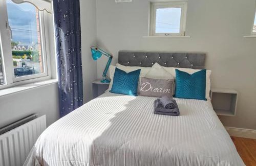 Donabate House | Donabate 5BD Home 10 min to Airport