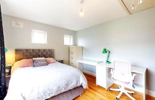 Donabate House | Donabate 5BD Home 10 min to Airport
