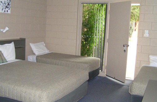 Dongara Hotel | Dongara Old Mill Motel