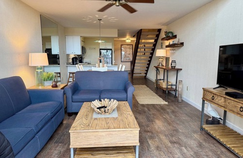 Port Clinton Condo | Don’t Miss Out! 2 bedroom lake front loft condo with beautiful amenities