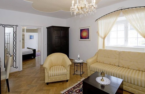 Halbturn House | Doppelzimmer Komfort mit Dusche, WC - Wohnen im Schloss - Knappenstöckl