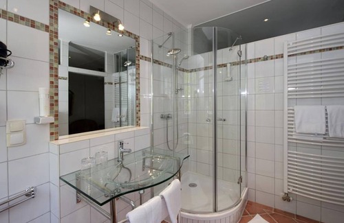 Halbturn House | Doppelzimmer Komfort mit Dusche, WC - Wohnen im Schloss - Knappenstöckl