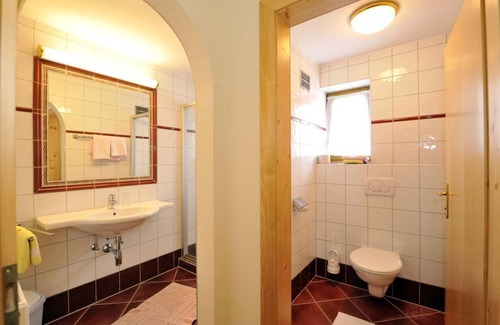 Eben im Pongau House | Doppelzimmer mit Du od. Bad, WC, TV, Tel - Hotel-restaurant Schwaiger