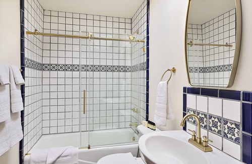 Downtown Santa Fe Apartment | Dos Hermanas Compound 7 Casitas Sleeps 22