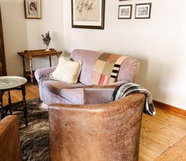 Paarl Apartment | Dottie's charming cottage two bedroom apartment and workspace