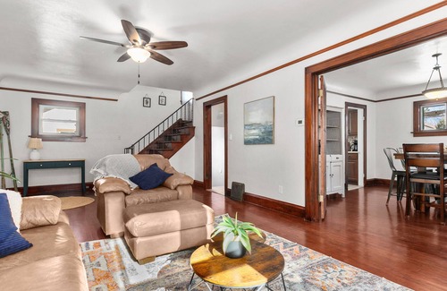 Menasha House | Doty Island Life 3 BR Home close to Lake/Park/Hospital Pet-Friendly