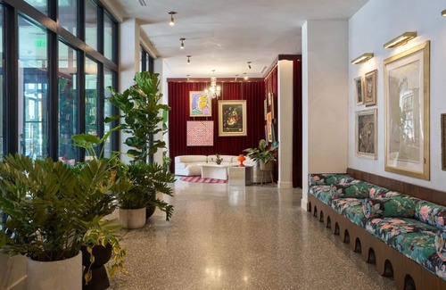 East Market District House | Double Queen Room Close to Churchill Downs! Pets Allowed!