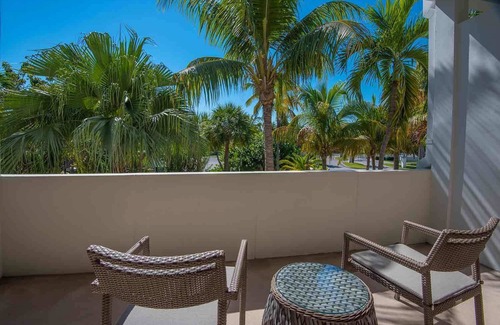 Marathon Apartment | Double Queen Room | Resort Perks | No Hidden Fee