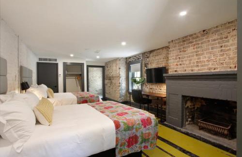 Historic District - North House | Double Queen Suite 1st Floor Boutique Hotel