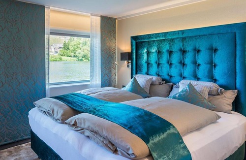 Muelheim Hotel | Double room, shower, toilet, river view