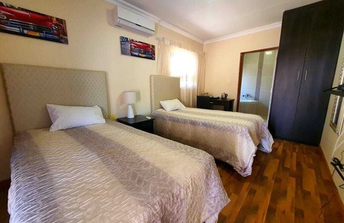 Mahikeng House | Double Room in cosy Guesthouse, one of the select guesthouses in Mahikeng ! in Mahikeng