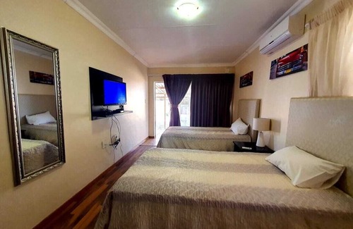 Mahikeng House | Double Room in one of the select guesthouses in Mahikeng