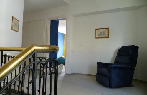 Nicosia House | Double room with ensuite bathroom at Datacom building