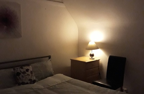 Birmingham House | Double room with shared bathroom