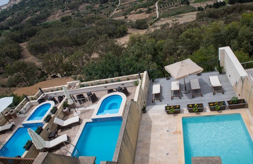 Xaghra Bed & Breakfast | Double room with spa bath and balcony