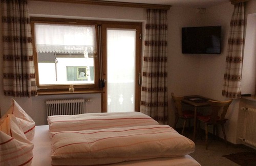 Schoppernau Apartment | Double room without balcony 1 - Haus Brunhilde