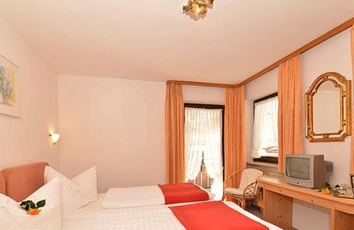 Hirschegg House | Double room without balcony DZ oB HH "18" - Hotel Garni Adler