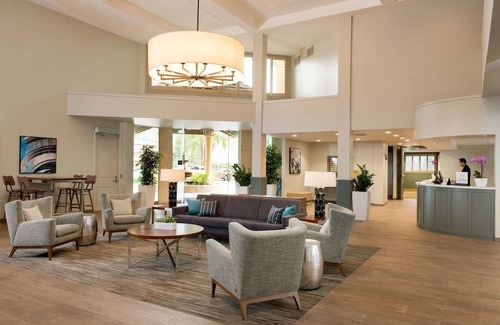 Campbell Hotel | DoubleTree by Hilton Campbell - Pruneyard Plaza