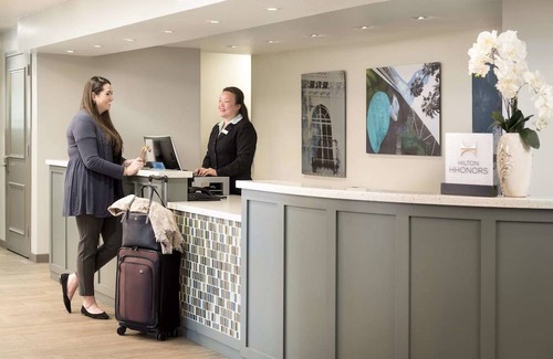 Campbell Hotel | DoubleTree by Hilton Campbell - Pruneyard Plaza