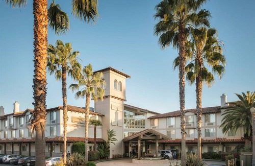 Campbell Hotel | DoubleTree by Hilton Campbell - Pruneyard Plaza