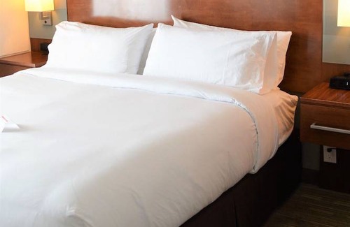 South Central Omaha Hotel | DoubleTree by Hilton Omaha Southwest
