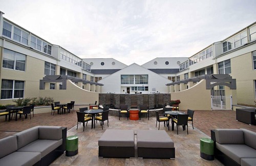 Huntsville Hotel | DoubleTree by Hilton Huntsville-South
