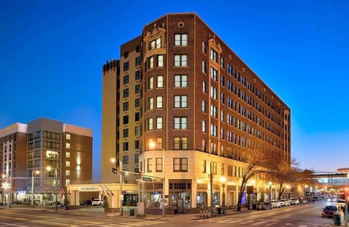 Downtown Memphis Hotel | DoubleTree by Hilton Memphis Downtown