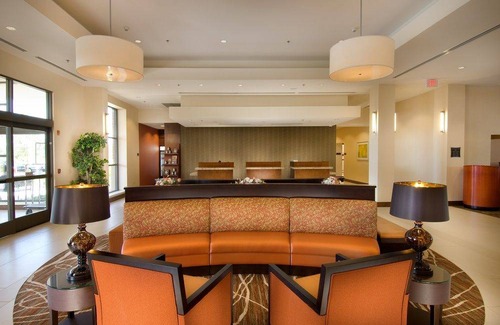 Dulles Town Center Hotel | DoubleTree by Hilton Sterling - Dulles Airport