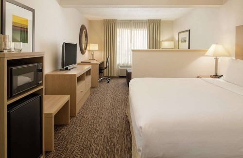 Tigard Hotel | DoubleTree by Hilton Hotel Portland - Tigard