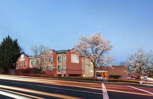 Tigard Hotel | DoubleTree by Hilton Hotel Portland - Tigard