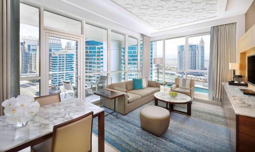 Dubai Marina Resort | DoubleTree by Hilton Dubai Jumeirah Beach