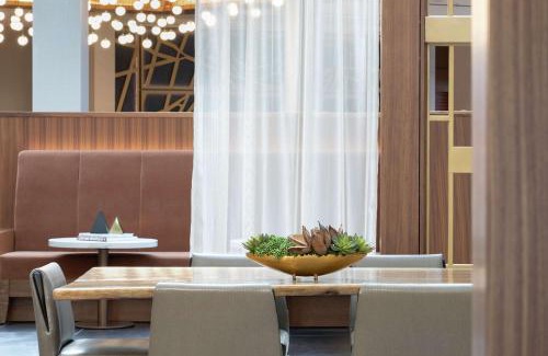 Newark Hotel | DoubleTree by Hilton Hotel Newark Airport