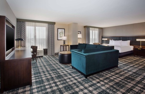 Downtown Hotel | DoubleTree by Hilton Lansing