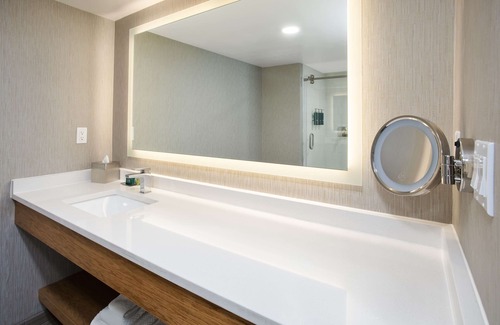 Downtown Hotel | DoubleTree by Hilton Lansing