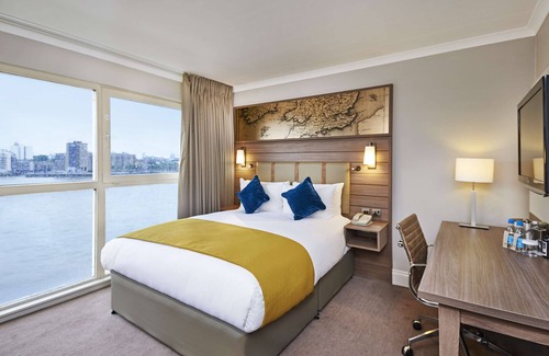 Surrey Docks Hotel | DoubleTree by Hilton London - Docklands Riverside